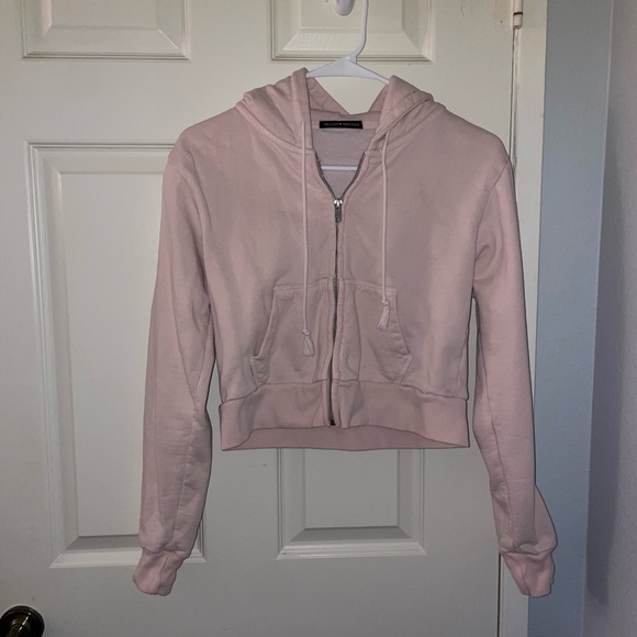 Brandy Melville Jackets & Blazers - Brandy Melville Pink Cropped Jacket